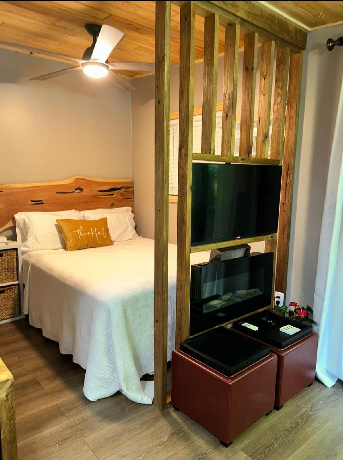 Sweet Tiny Cabin Тампа Екстериор снимка